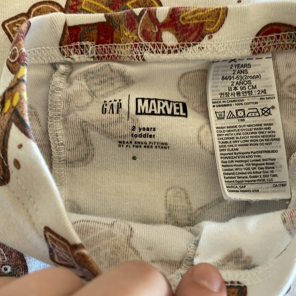 Gap Marvel Holiday Pajama Set - Picture 6 of 7